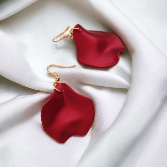 Rose petal drop earrings - Picture 10 of 11